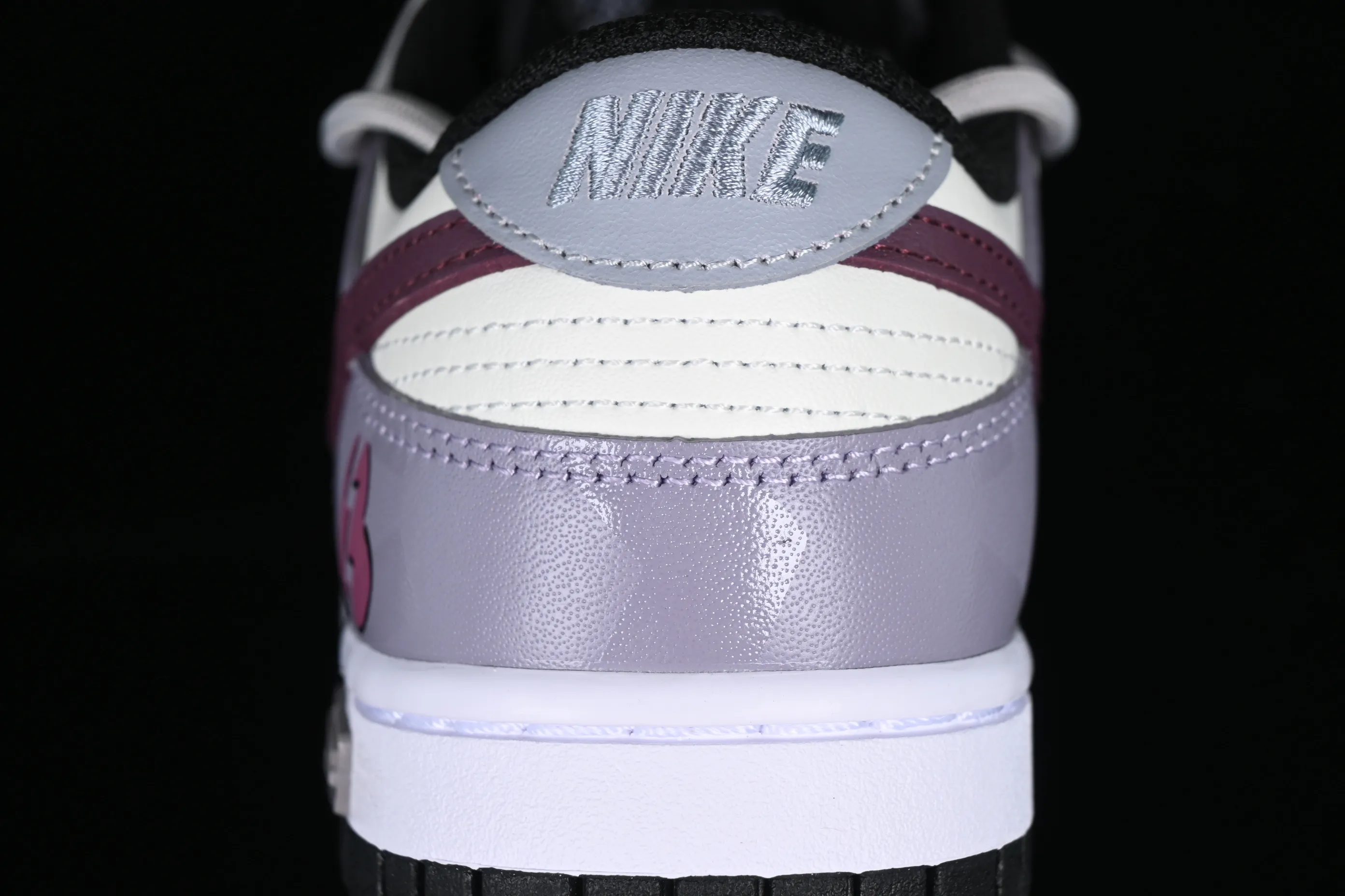 All Categories Nk SB Dunk Series Nk SB Dunk Low Low-top Sneakers Nk SB Dunk Low Panda Prank Tie-Dye Raspberry Printed Purple SB Strap Low-top Casual Sneakers DH9765-002